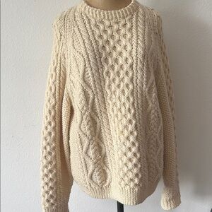 House of Tweed sz M Cozy Cream Cable Knit Sweater 100% wool great pre owned cond